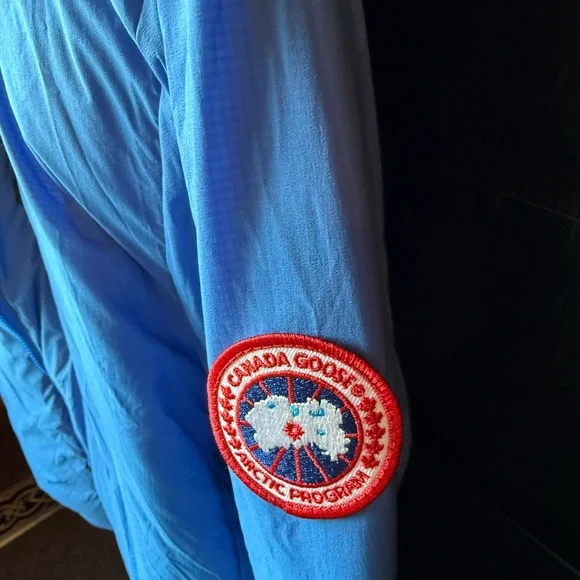Canada Goose Blue Performance Jacket with Weather-Resistant Insulation - Picture 4 of 9